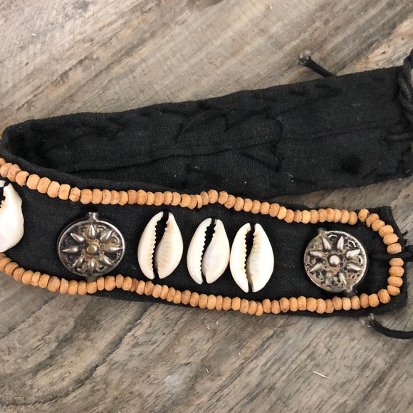 Jewelry - Cowrie Shell & Metal Choker Necklace Jewelry - Cowrie Shell & Metal Choker Necklace